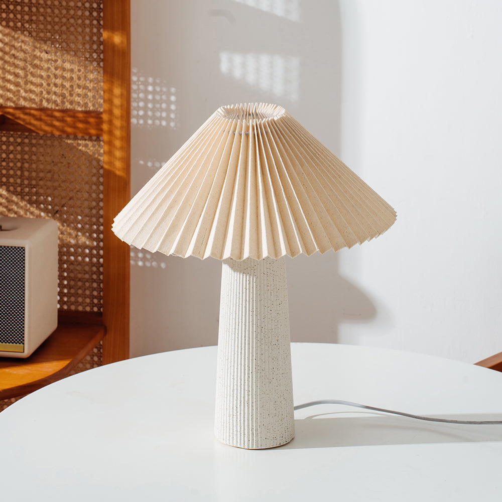 ELARO - Stilren Bordslampa i Keramik &amp; Linne