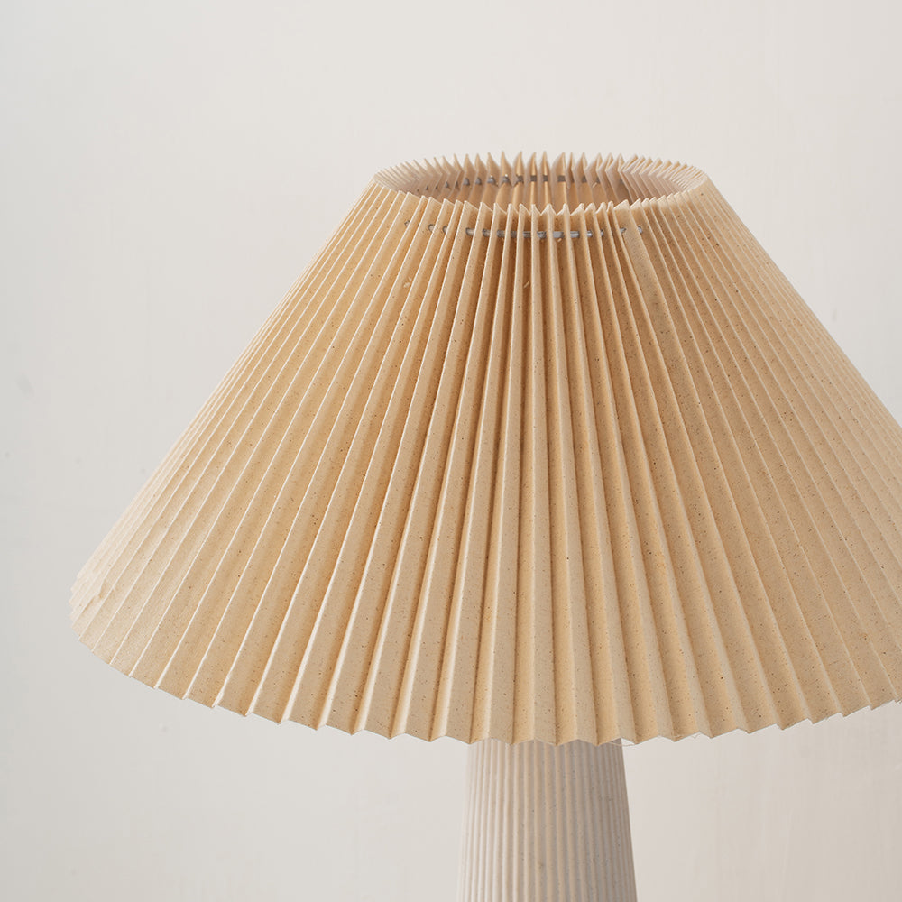 ELARO - Stilren Bordslampa i Keramik &amp; Linne