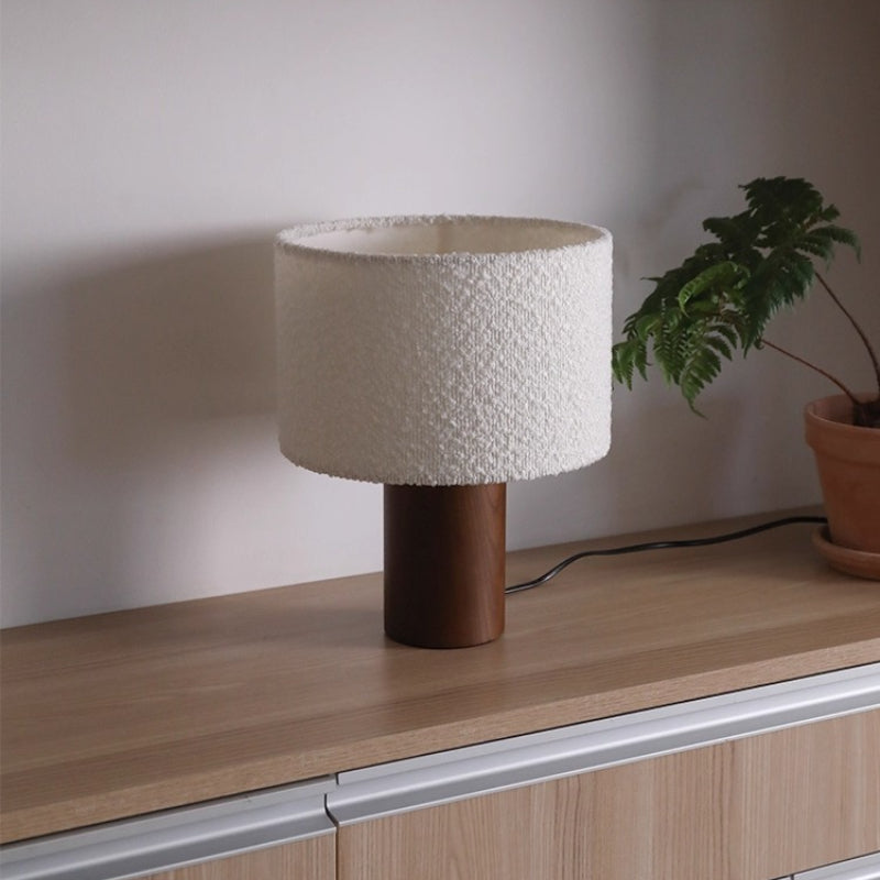 KORI – Modern Bordslampa i Minimalistisk Stil