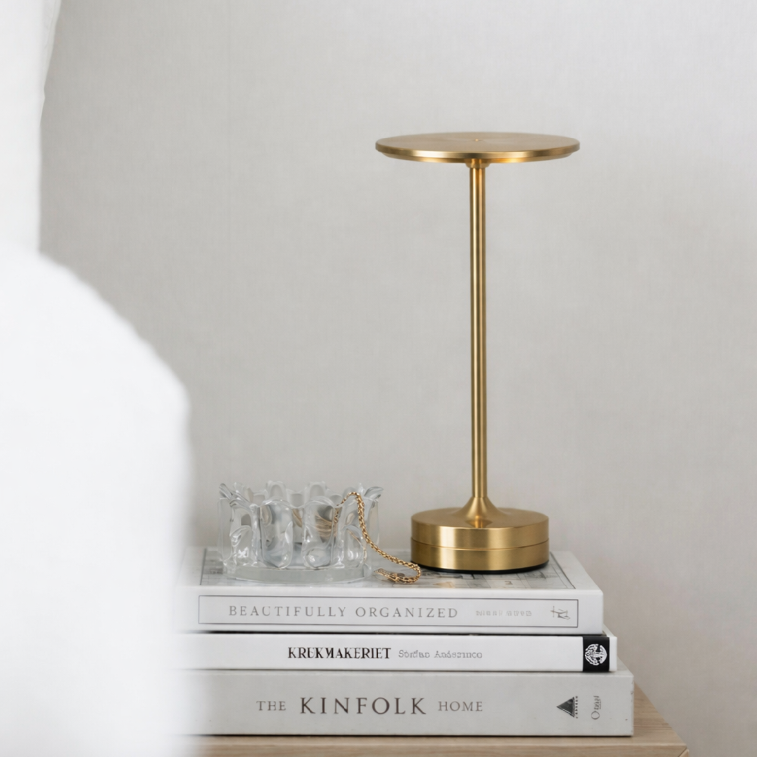 VELARO - Trådlös Bordslampa med Touch &amp; Dimmer