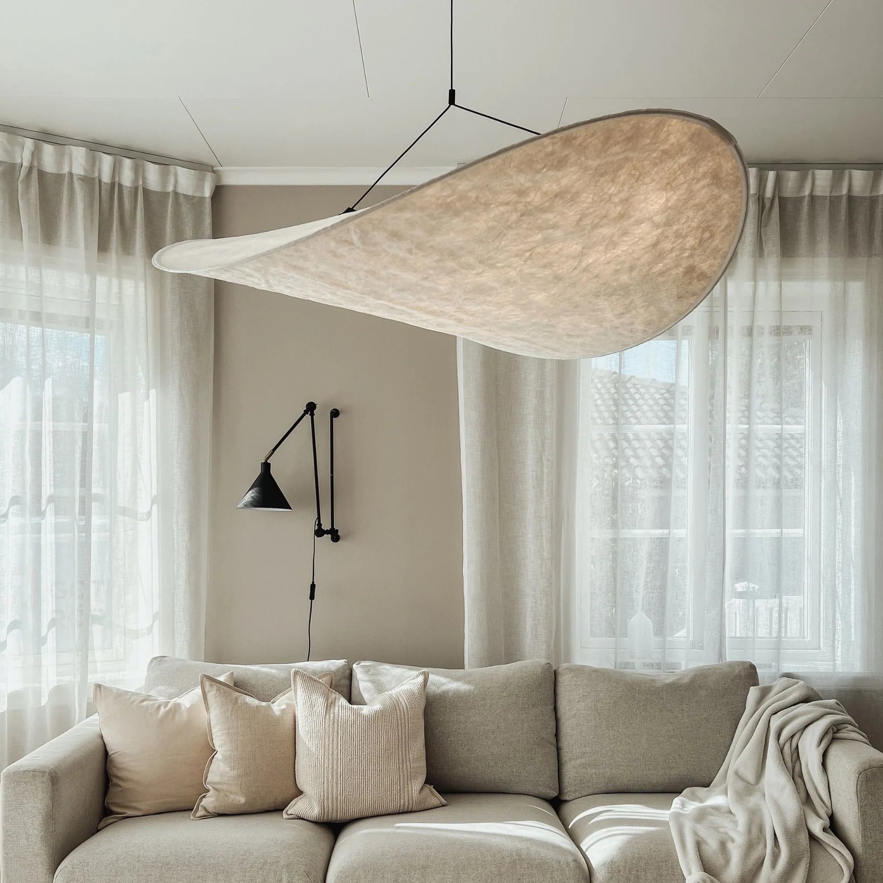 LUNARA - Skulptural Taklampa i Textil